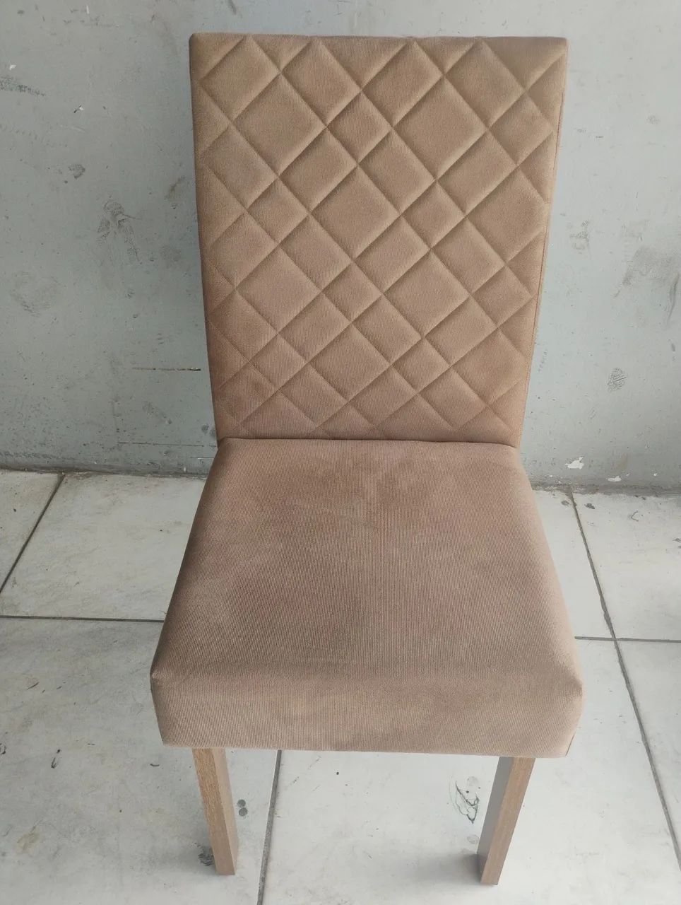 Cadeira de MDF. Valor: 250,00 reais. Comprando mais de uma tem desconto.