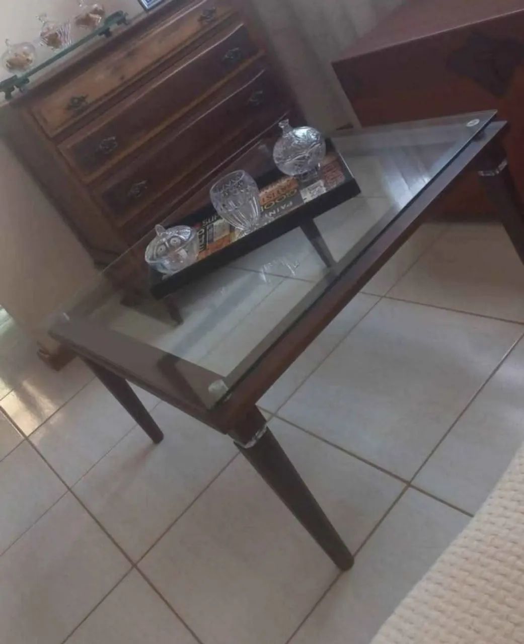 Mesa de centro em vidro e madeira - Foto 2