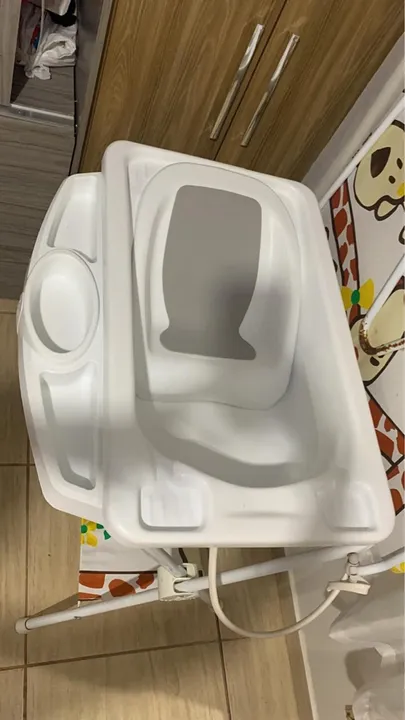 Banheira e trocador.