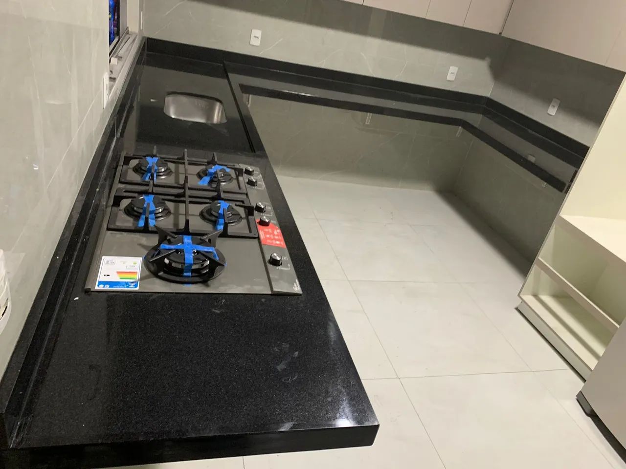 Pias e bancadas de mármores ou granitos  - Foto 5