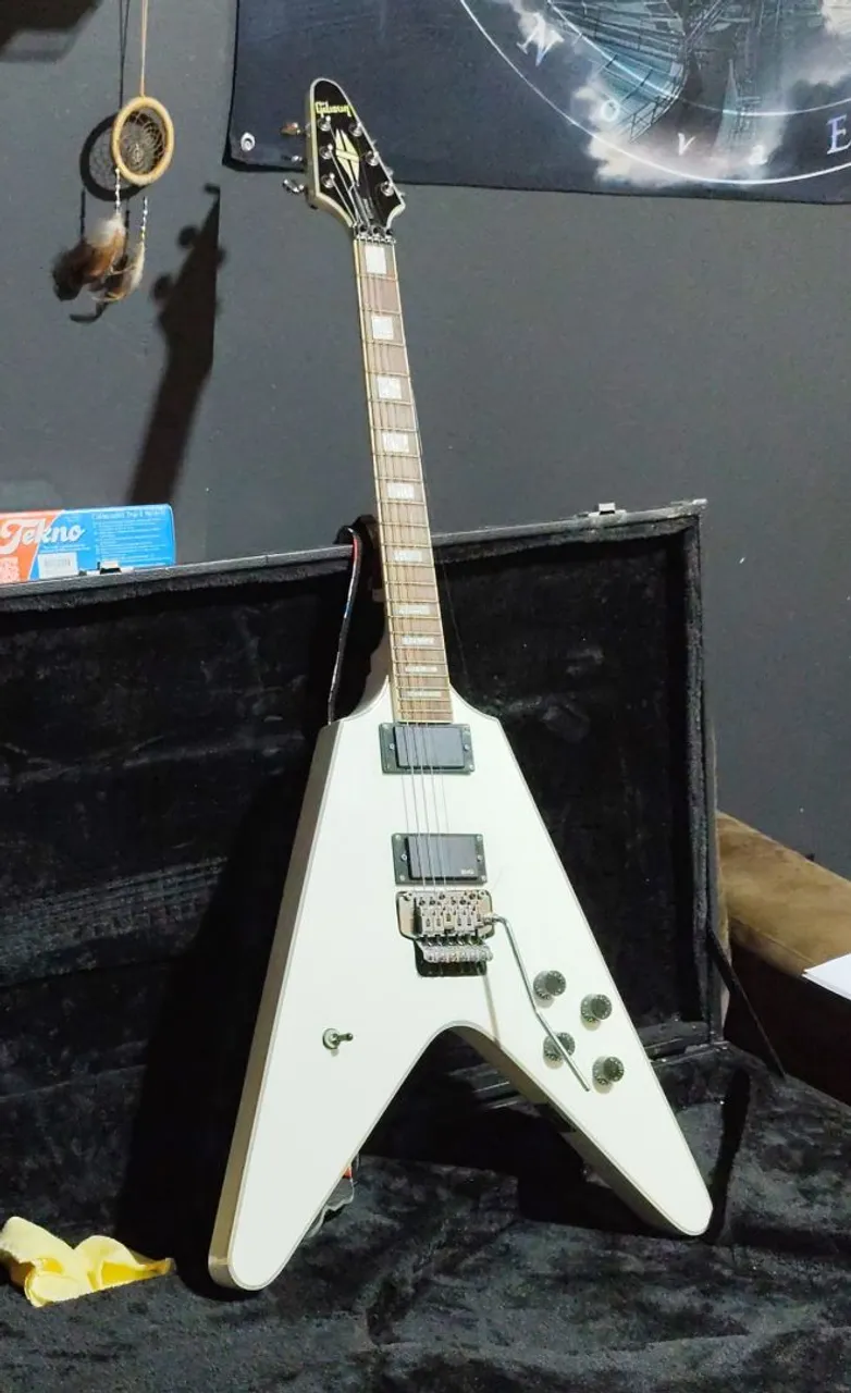 Guitarra Gibson Flying V - Branca Luthier (Handmade)