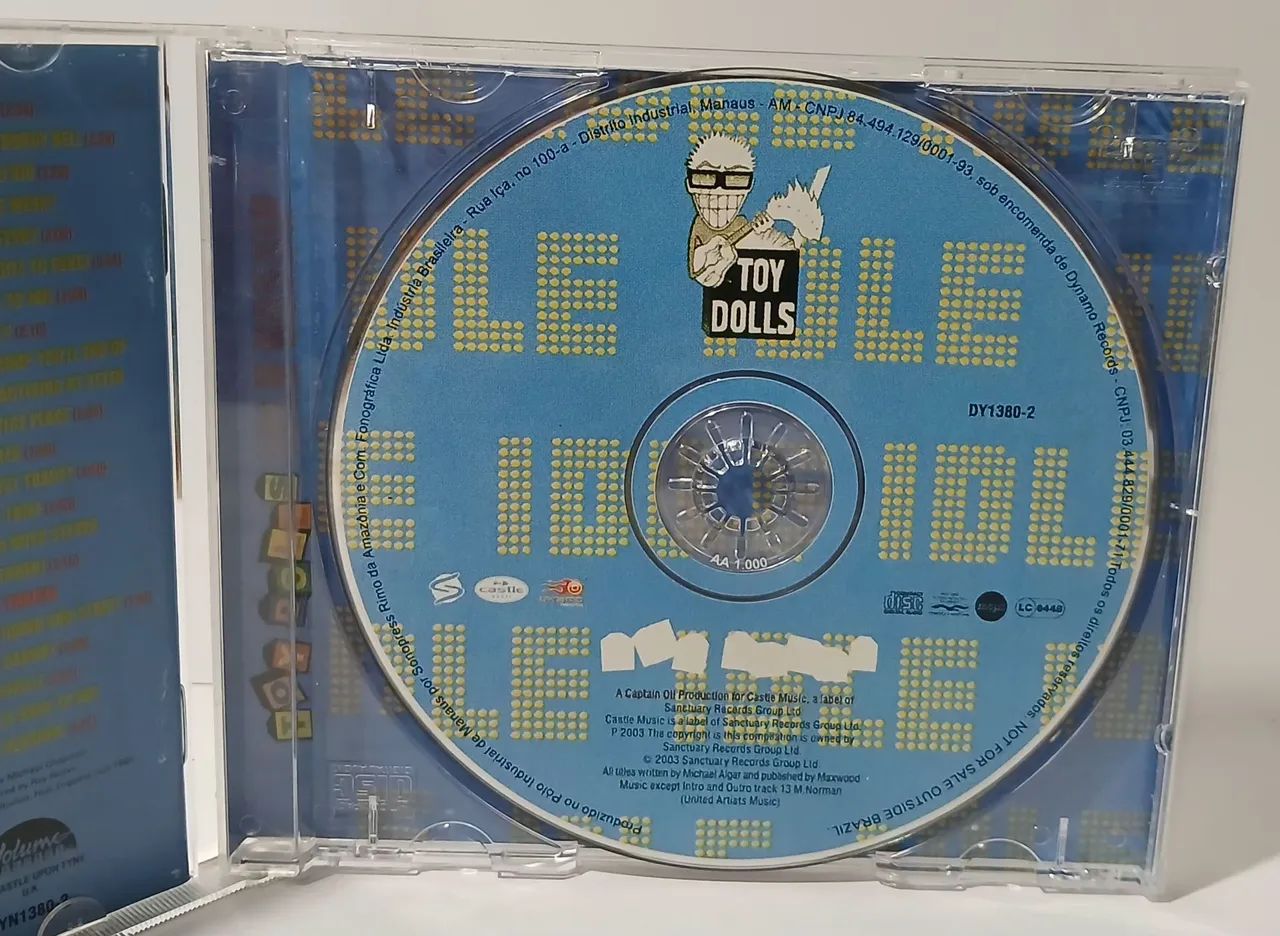 CD do álbum Idle Gossip da banda de punk rock inglesa Toy Dolls