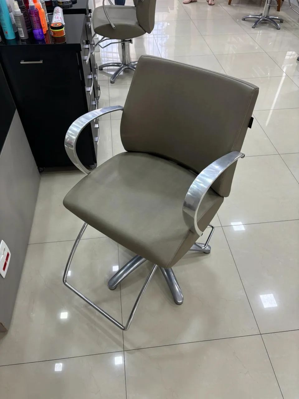 CADEIRA DE CABELEIREIRO MALETTI - Foto 2
