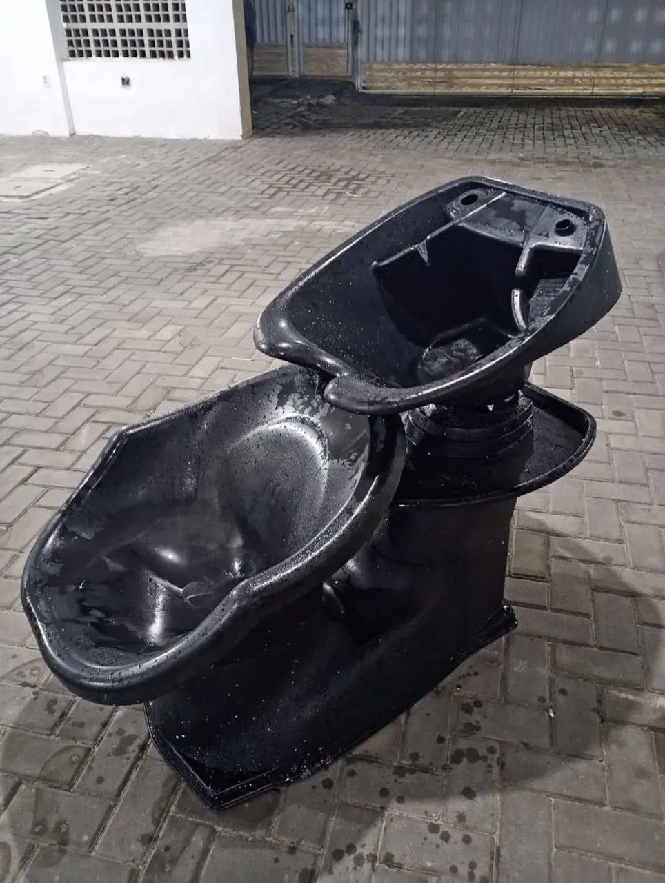 Vendo cadeira de barbeiro e lavatório  - Foto 2