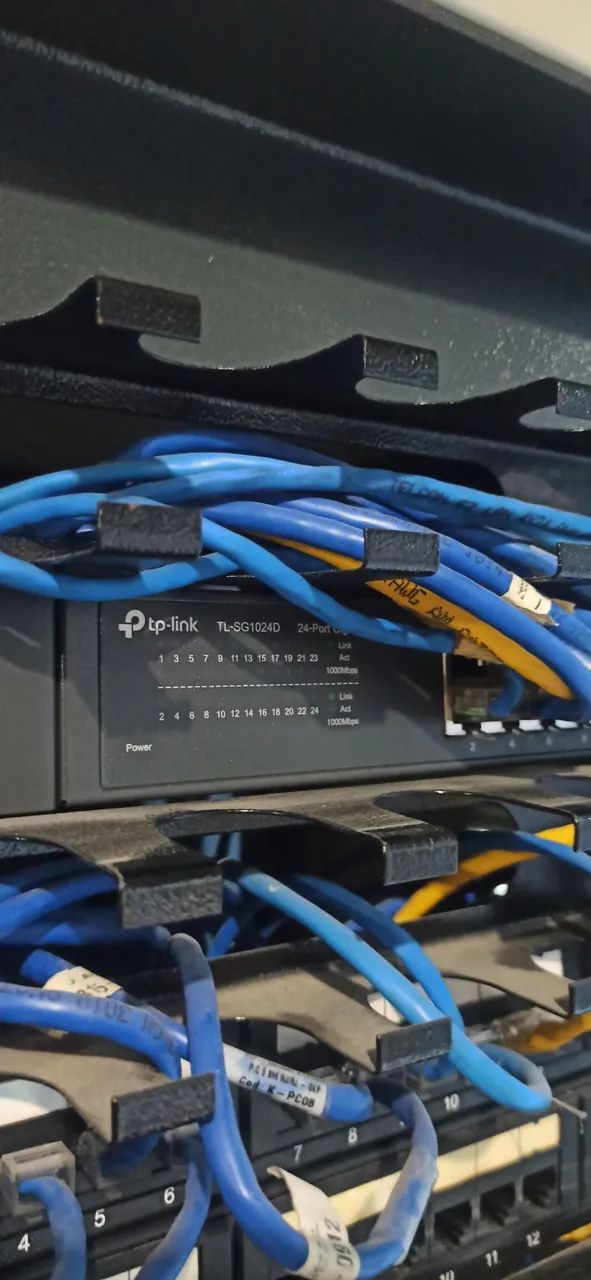 Rack para servidor , com Switch 24 portas, 2 Pach Panel CAT5E e um Switch Intelbras  - Foto 5