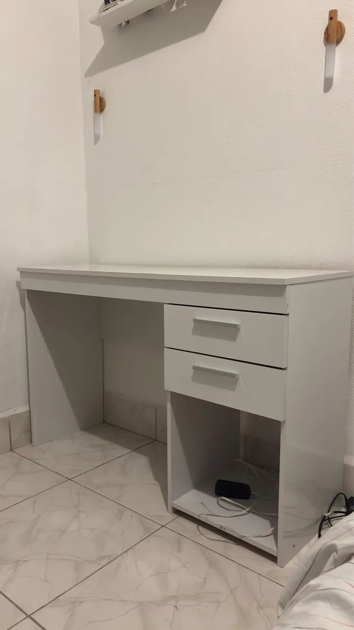Escrivaninha branca em MDF65126370178690120