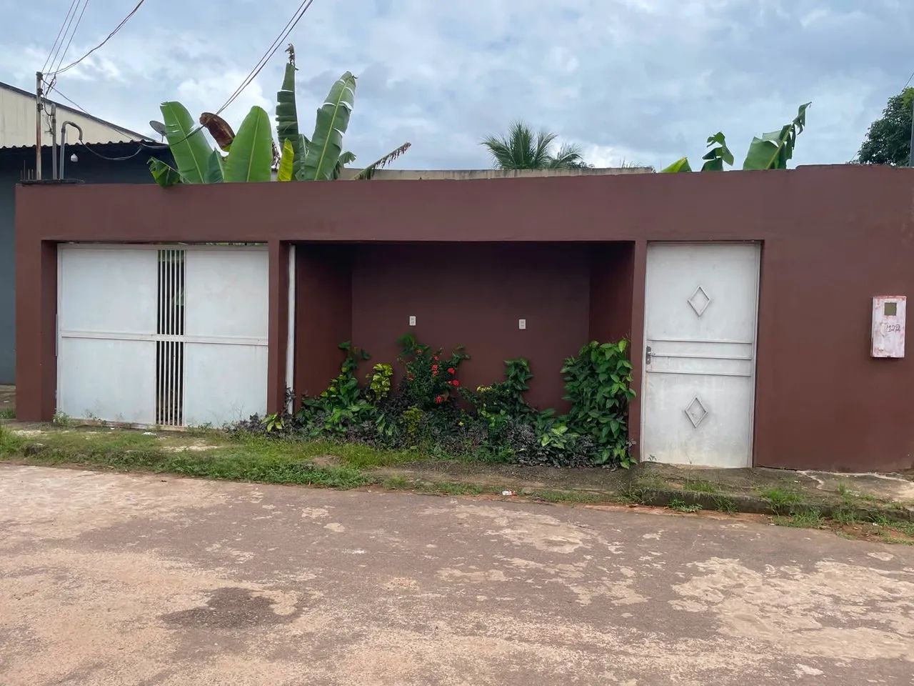 Casa estilo sítio com lago privativo  dentro da cidade 