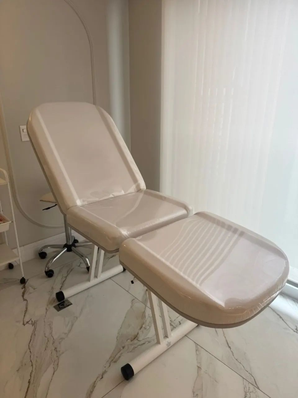 Maca de Estética/Massagem Reclinável Branca - Estado de Nova - Foto 3