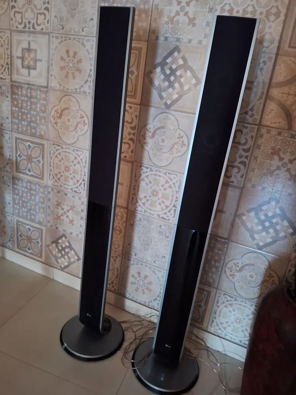 Par caixas LG