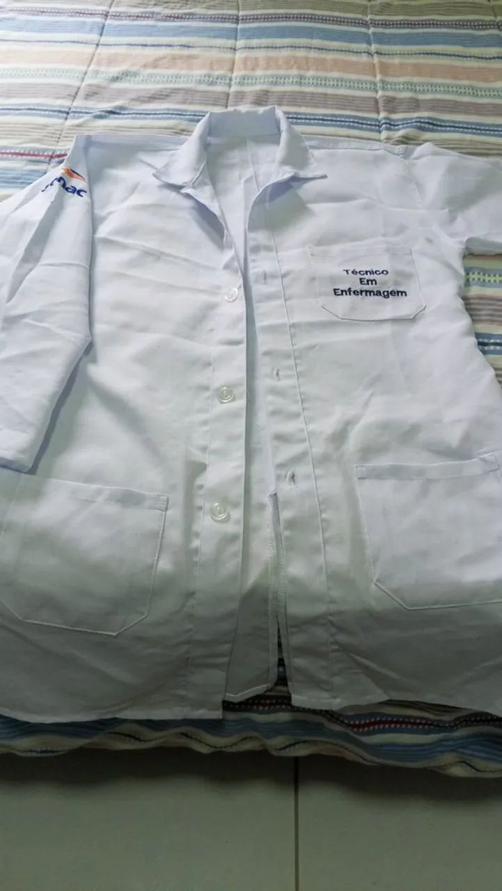 Jaleco P para técnico de enfermagem.
