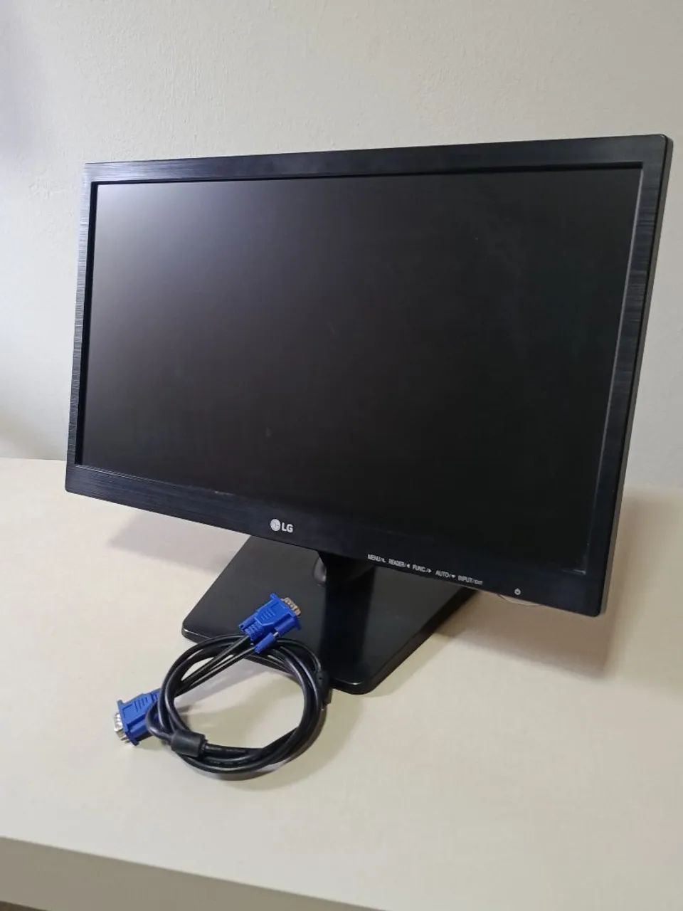 Monitor LG 19, 5 polegadas linha 20m37  - Foto 2
