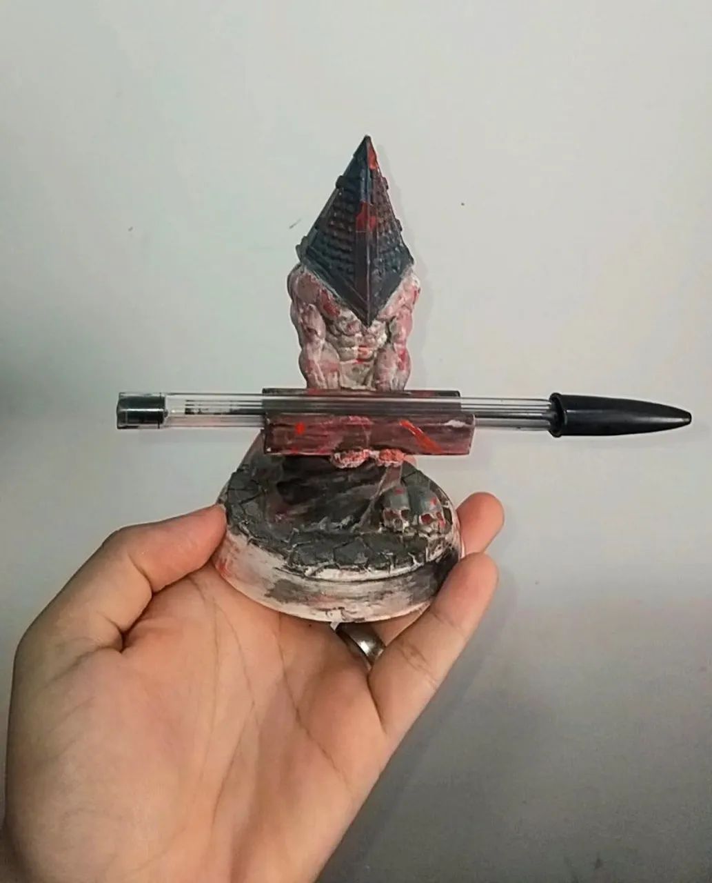 Action figure de Red Pyramid Thing - Foto 4