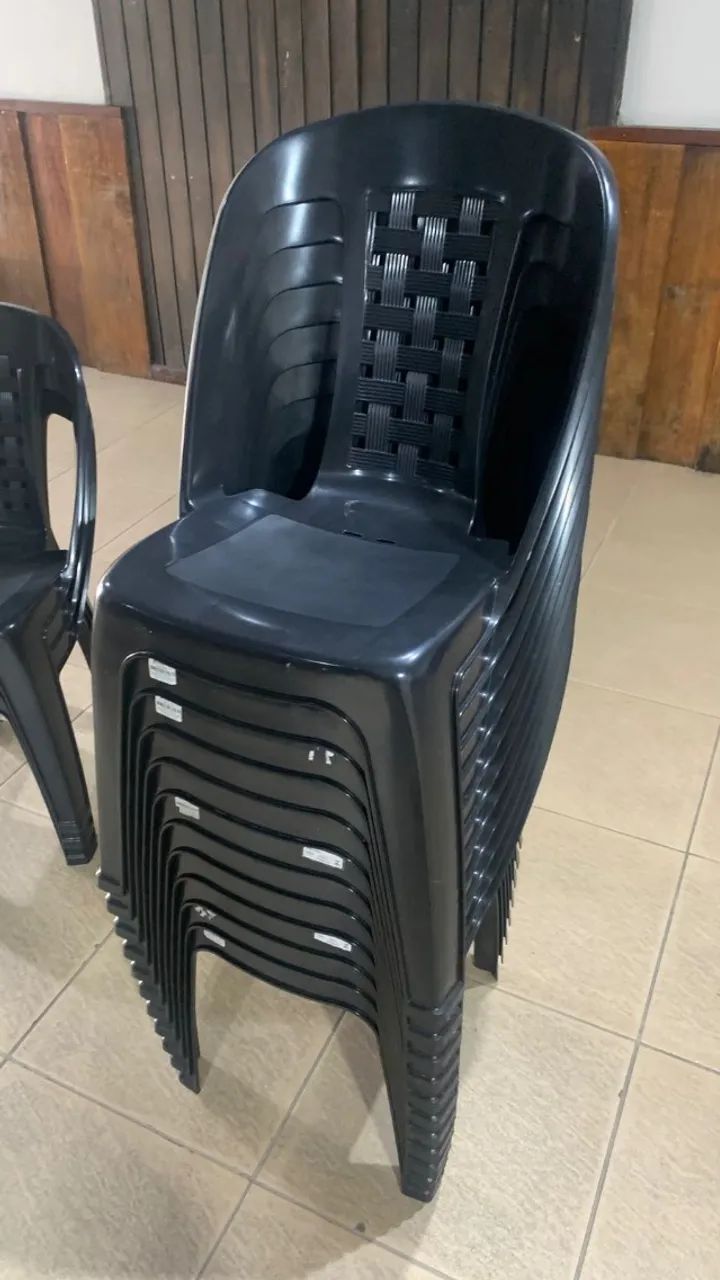 60 Cadeiras de plástico black