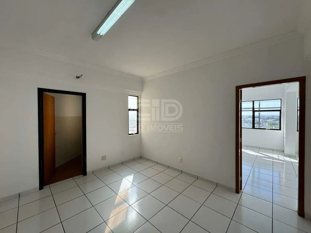 Sala Comercial com 106m² no Ed. Centro Empresarial de Várzea Grande - Foto 2