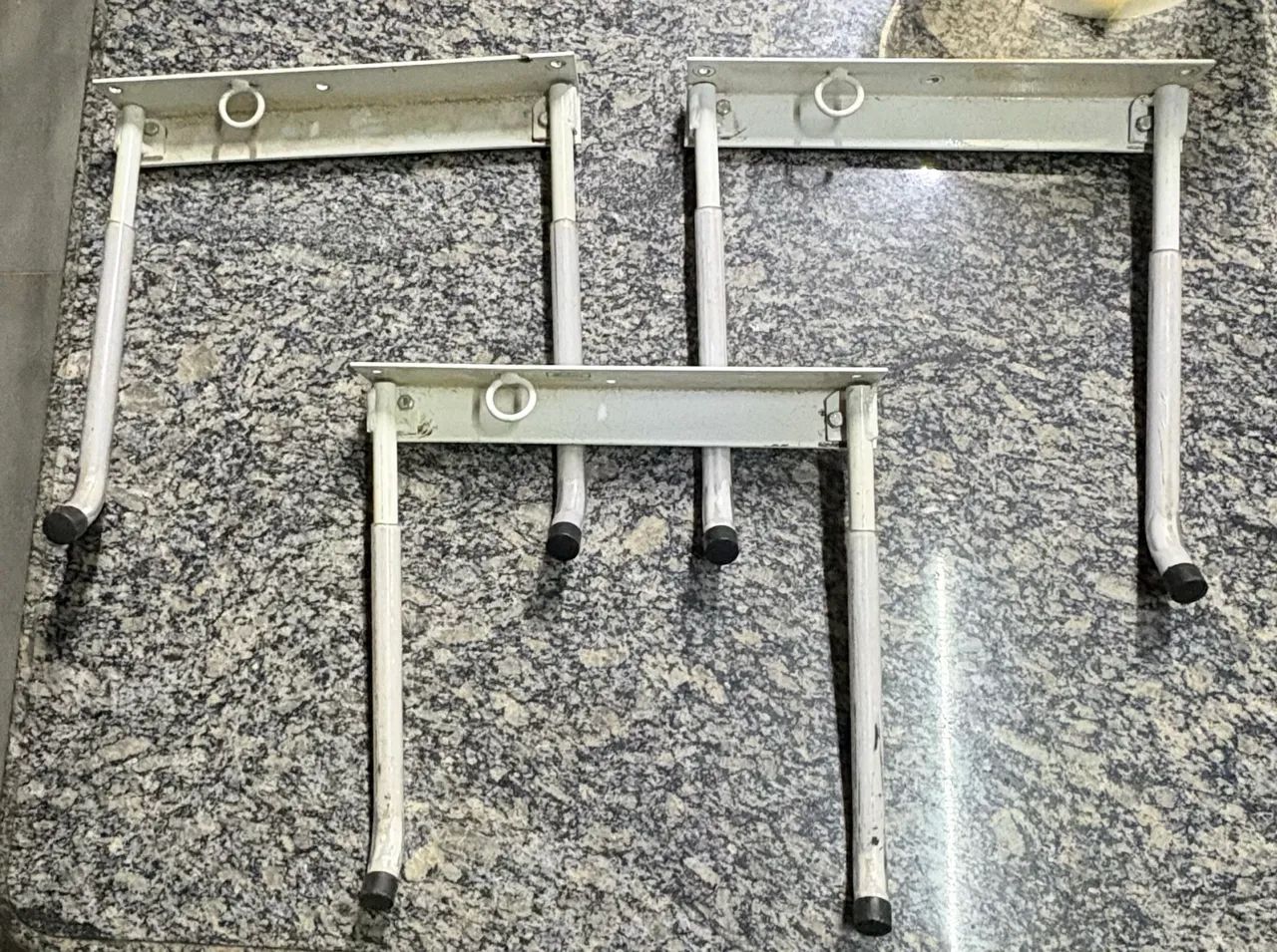 3 Suporte retrátil para bicicletas 