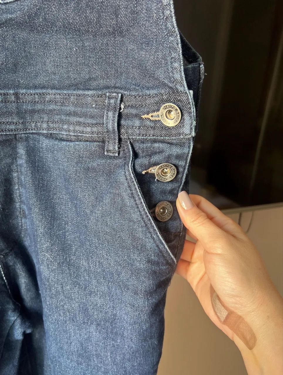 jardineira hering jeans azul p - Foto 4