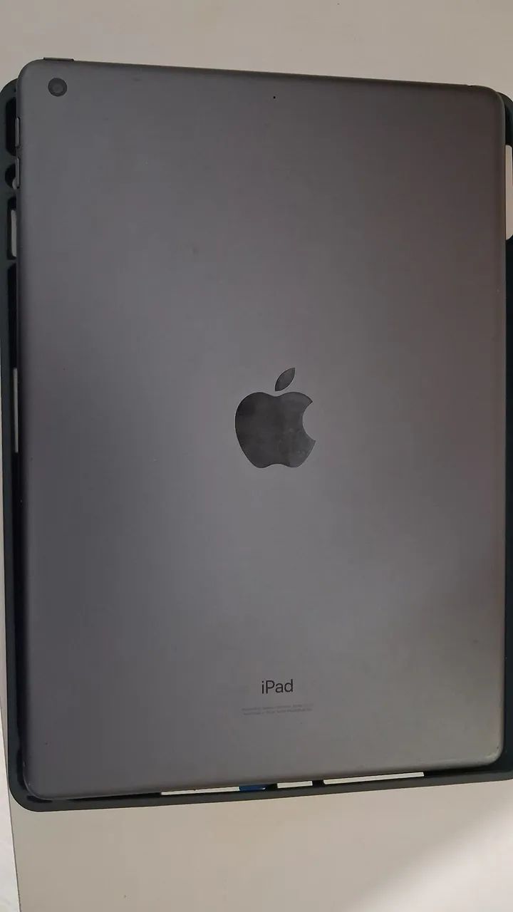 IPAD 8 GERAÇAO COM 128 GB DE ARMAZENAMENTO, EM PERFEITO ESTADO DE CONSERVAÇÃO. 