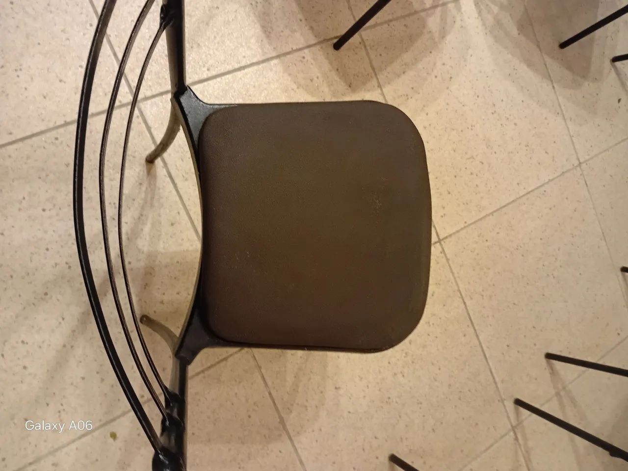 Cadeiras de ferro estofadas  - Foto 3