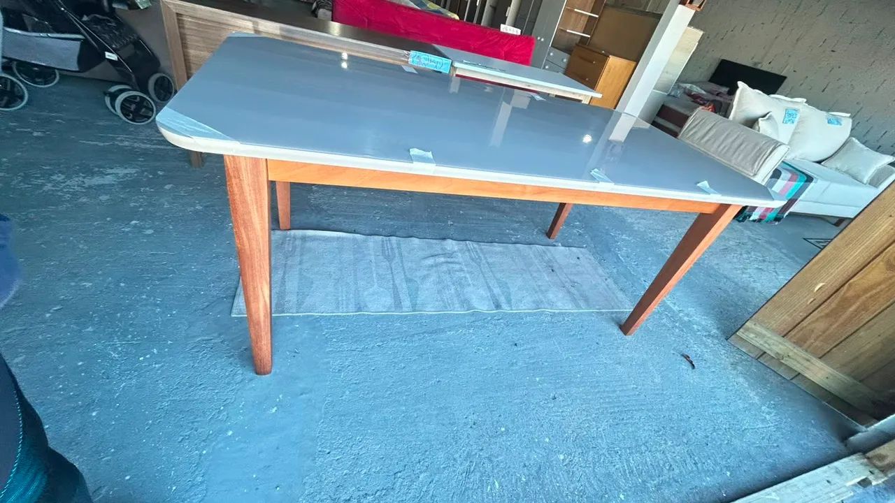 Mesa de 6 lugares tampo MDF vidro base em madeira 