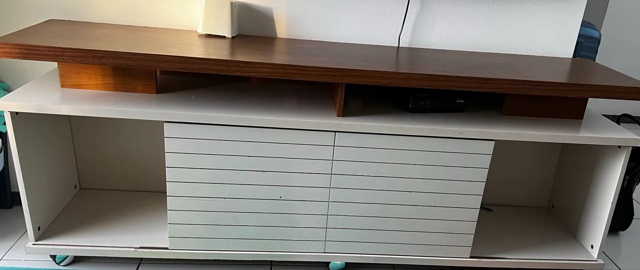 Rack para TV - Branco com Tampo Amadeirado | Ótimo Estado - Foto 2