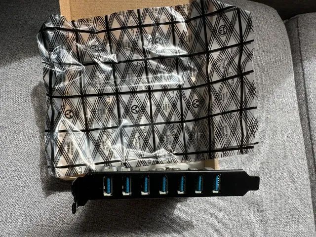 Placa PCI express com 7 entradas USB 3.0 (precisa de energia SATA)