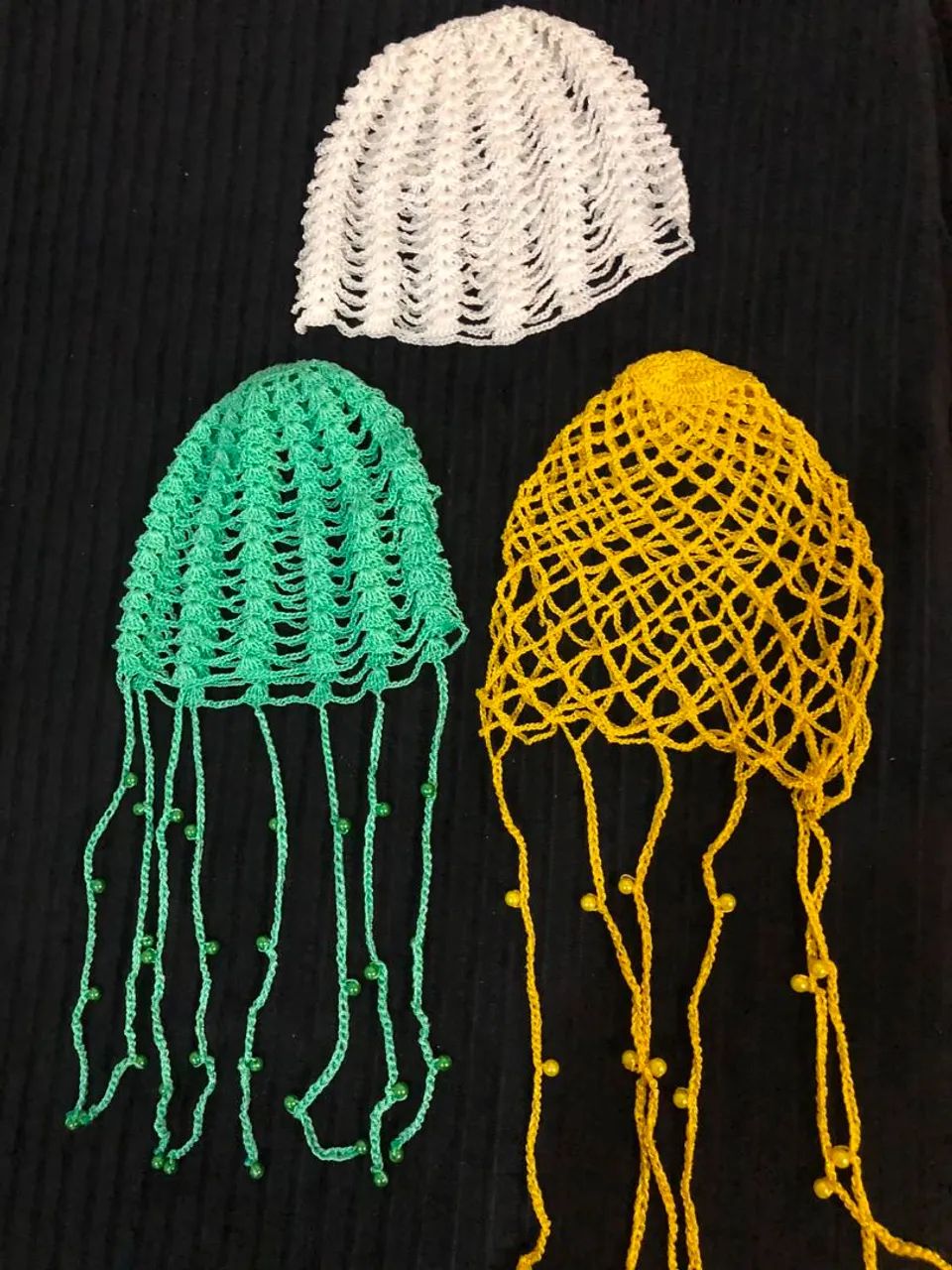 Saída de banho e roupas e outros feitos de crochê  - Foto 3