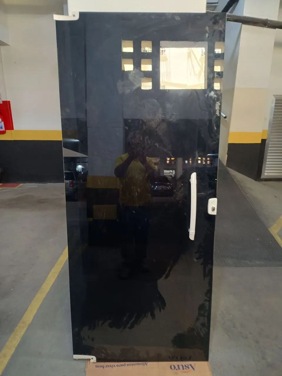 Vendo uma porta Blindex com Kit de instalação.