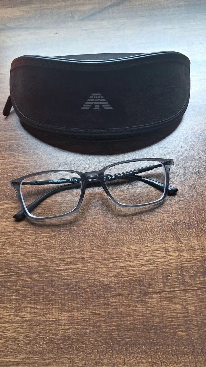 Armação Armani muito nova, torrando