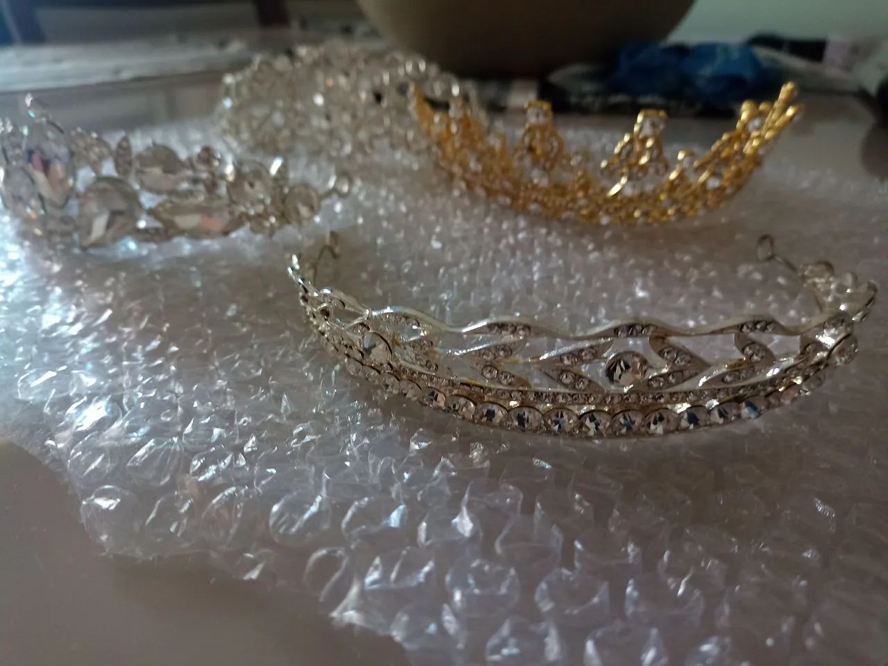 Conjunto 4 tiaras de metal e pedras - Foto 2