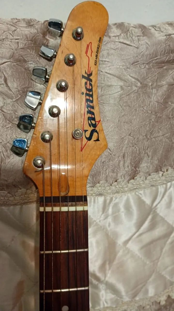 Guitarra samick established 1958
