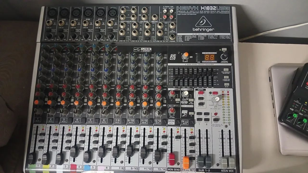 Mesa de som Behringer 