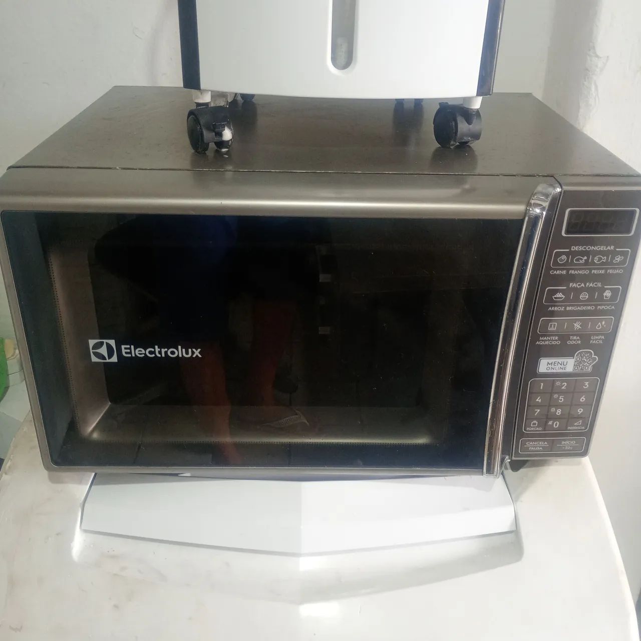 MICROONDAS ELECTROLUX INOX SÓ 300 - Foto 4