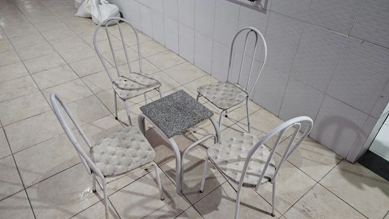 Centro com 4 cadeiras