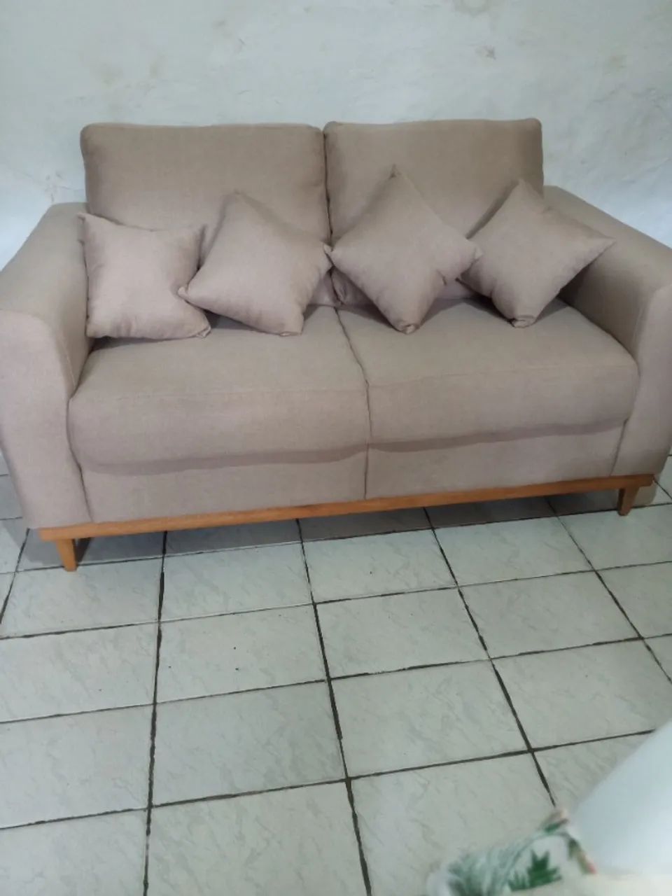Sofá moderno elegante e confortável belo para sua sala de estar!