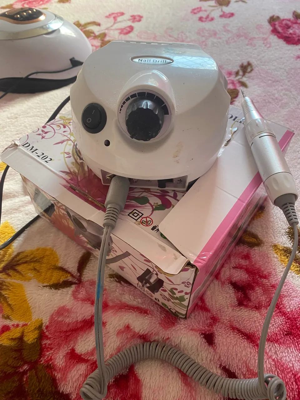 Cabine e motor para unhas 