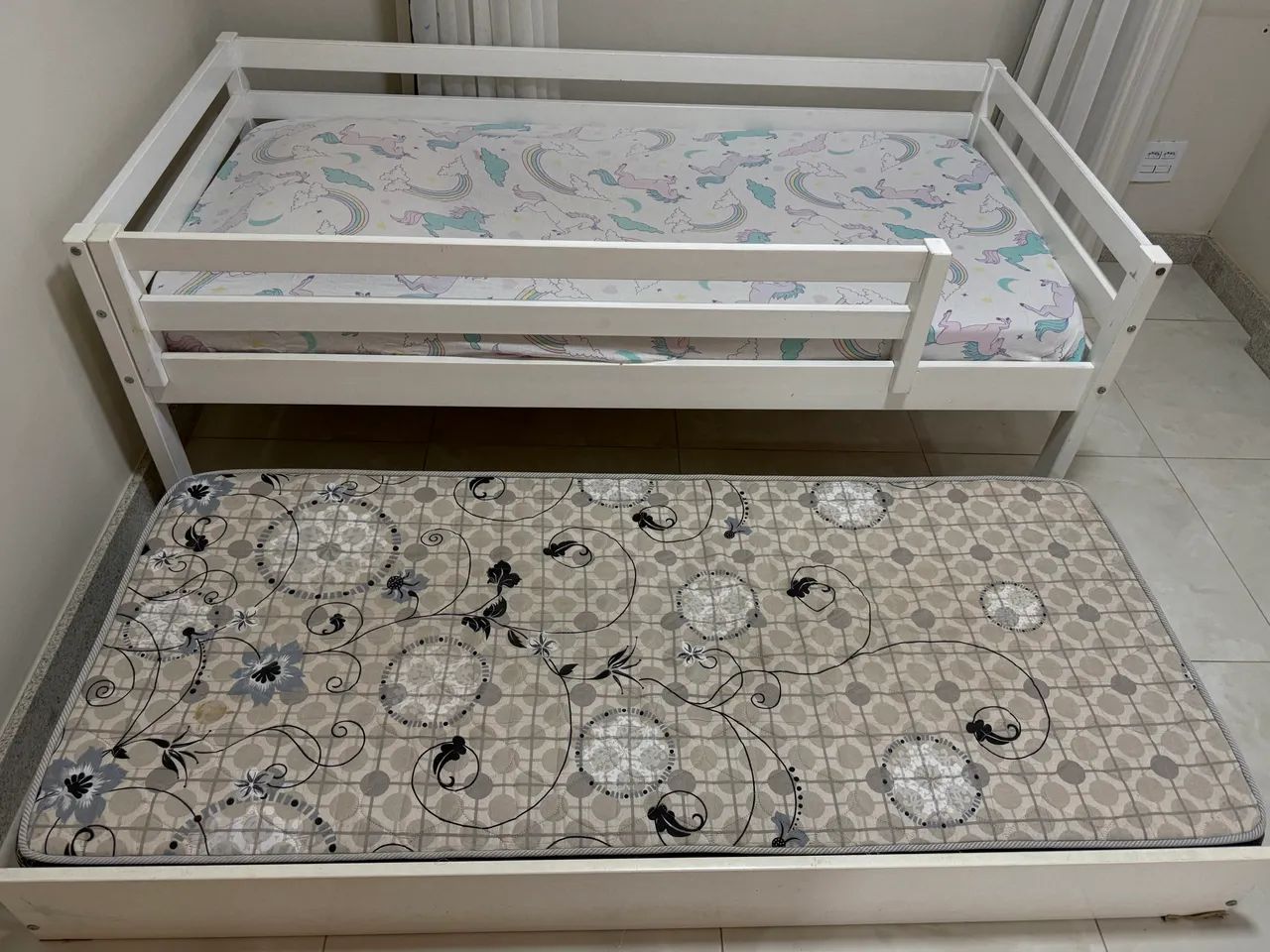 Cama solteiro com cama auxiliar (bicama) + colchões - MADEIRA MACIÇA - Foto 2