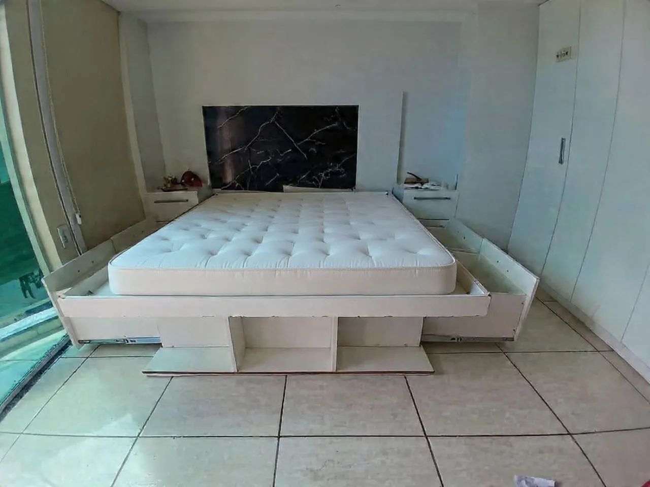 Vendo cama de casal em MDF com 4 gavetões. - Foto 3