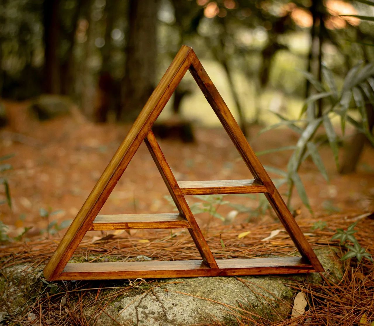 Prateleira triangulo de madeira - Foto 2