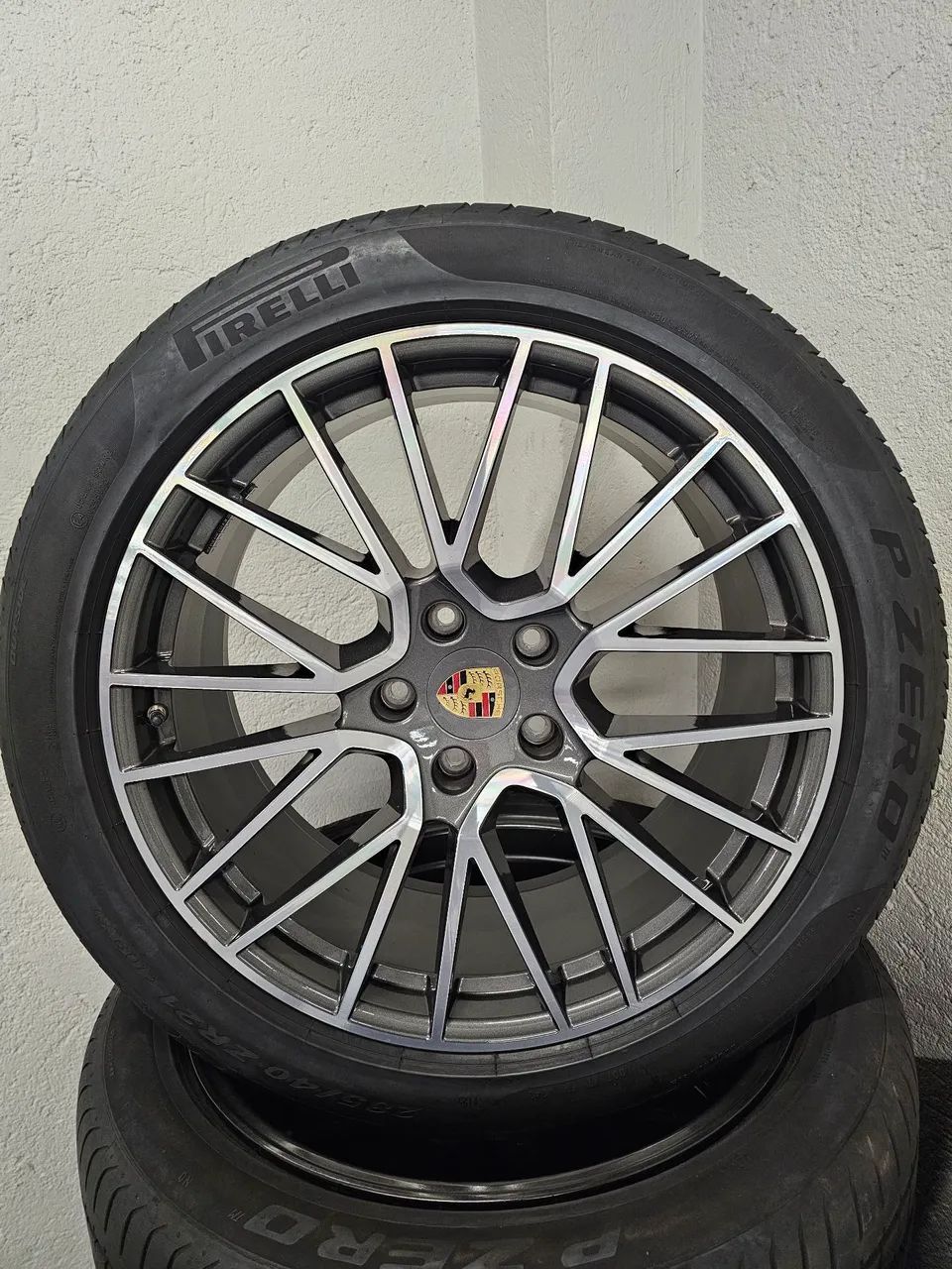 Jogo de Rodas Porsche Cayenne Aro 21 Originais com Pneu Pirelli P-Zero Pnejs