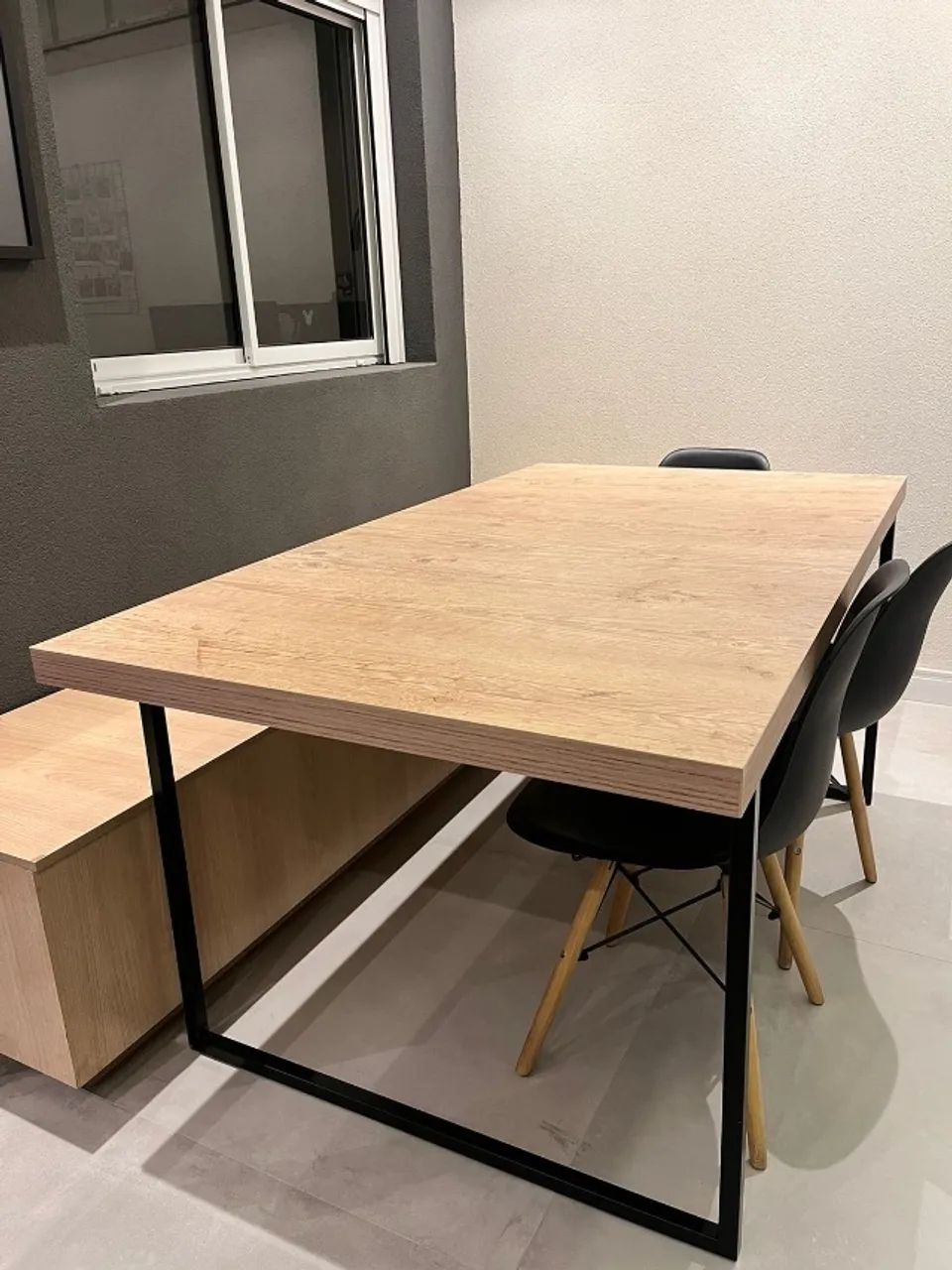 Mesa industrial com 4 cadeiras 
