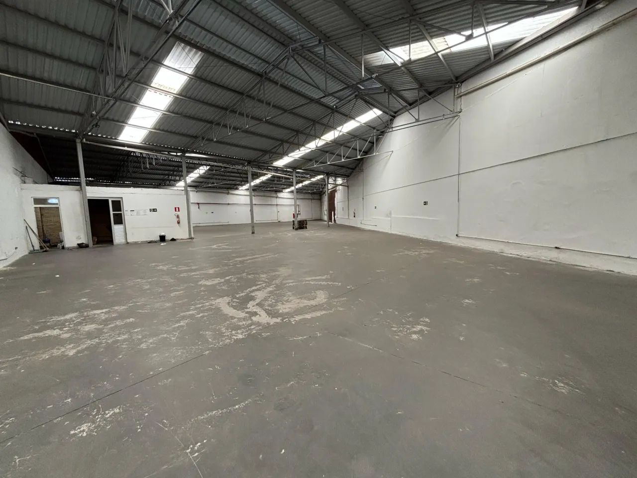 Galpão logístico com docas - 1.470 m² - Juliana - Foto 4