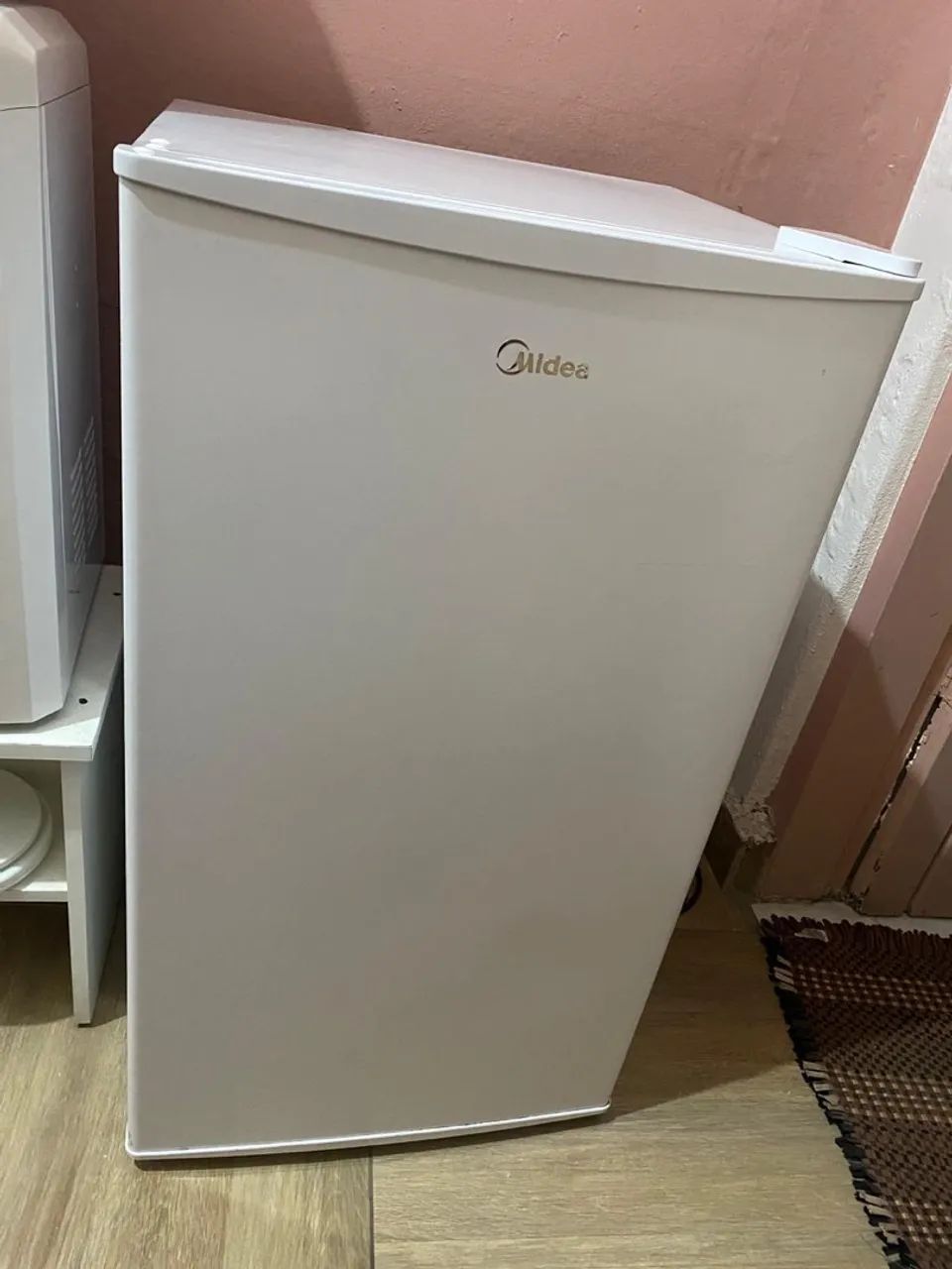 Frigobar Midea 93 litros 