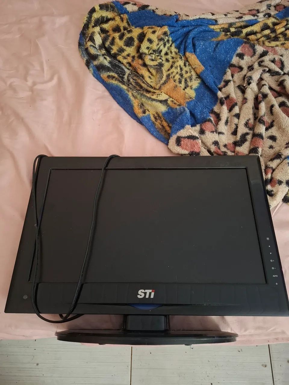 Vendo tela STI 18.5