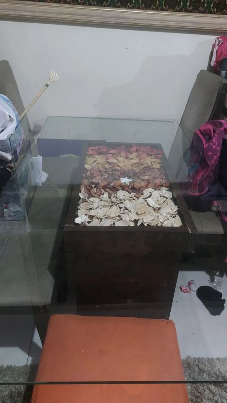 Mesa com 6 cadeiras