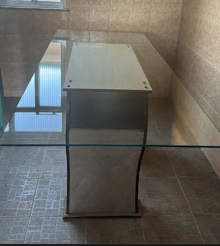 Mesa de Jantar com Tampo de Vidro Temperado - Excelente Estado - Foto 2