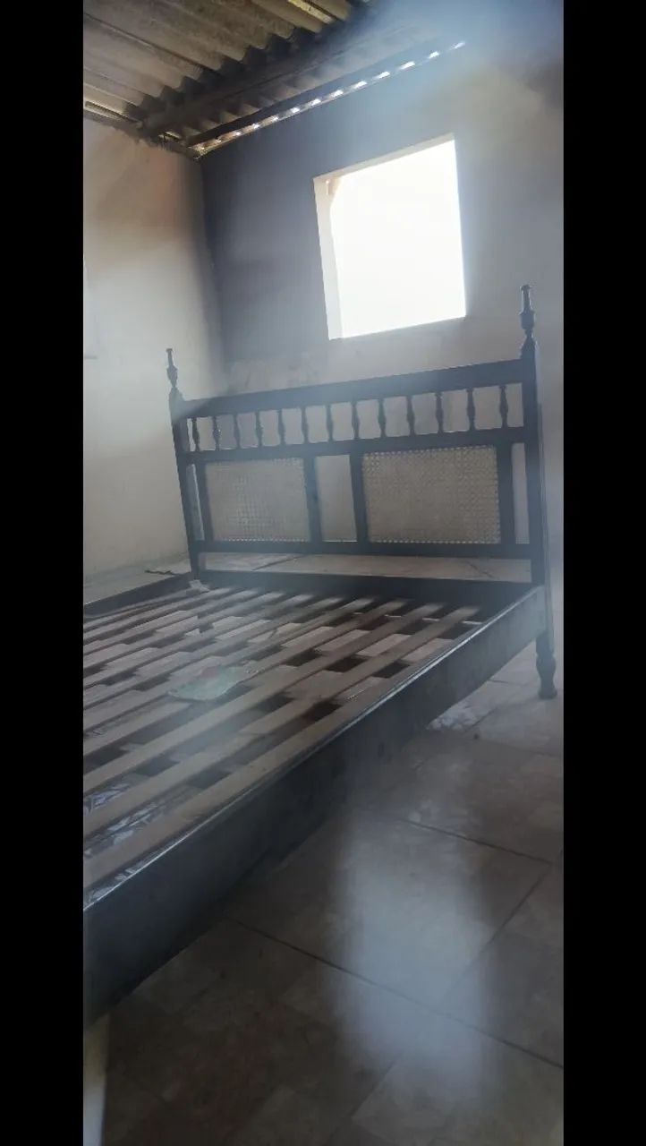 Cama de casal (madeira de elevada qualidade)