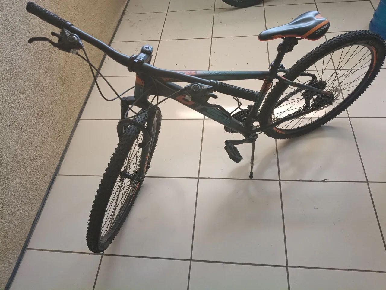 Bicicleta GTS Urban Aro 29 - Freio a Disco e Suspensão - Conservada - Foto 3
