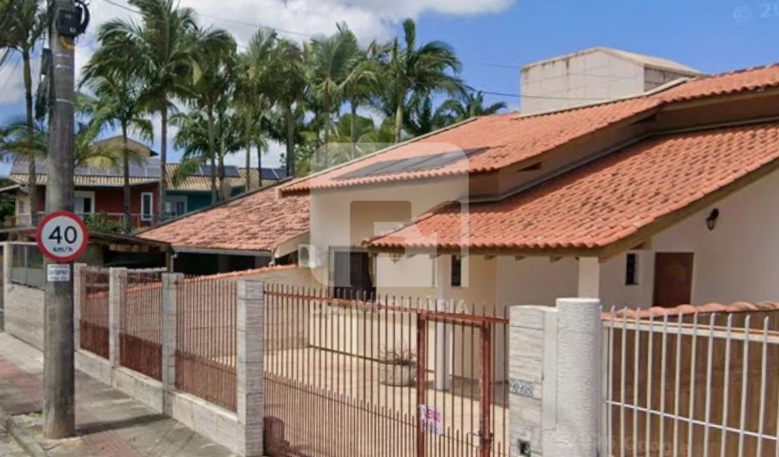 Casa semi mobilada 4 quartos e edícula no Campeche