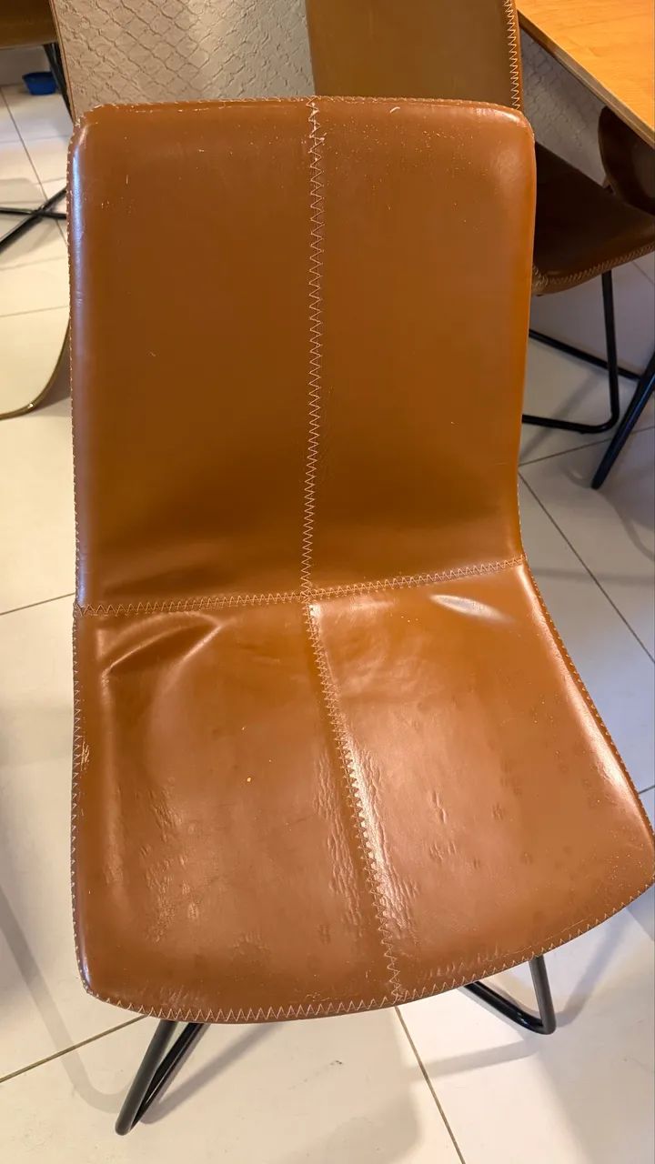 CONJUNTO DE MESA E CADEIRAS - Foto 2