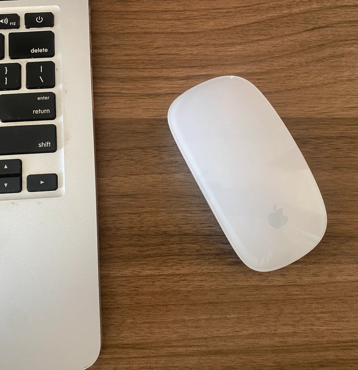 M2 MacBook Air シルバーMagic Mouseも無料 Apple Magic Mouse 2 - MLA02 - Next Computer - Líder em vendas
